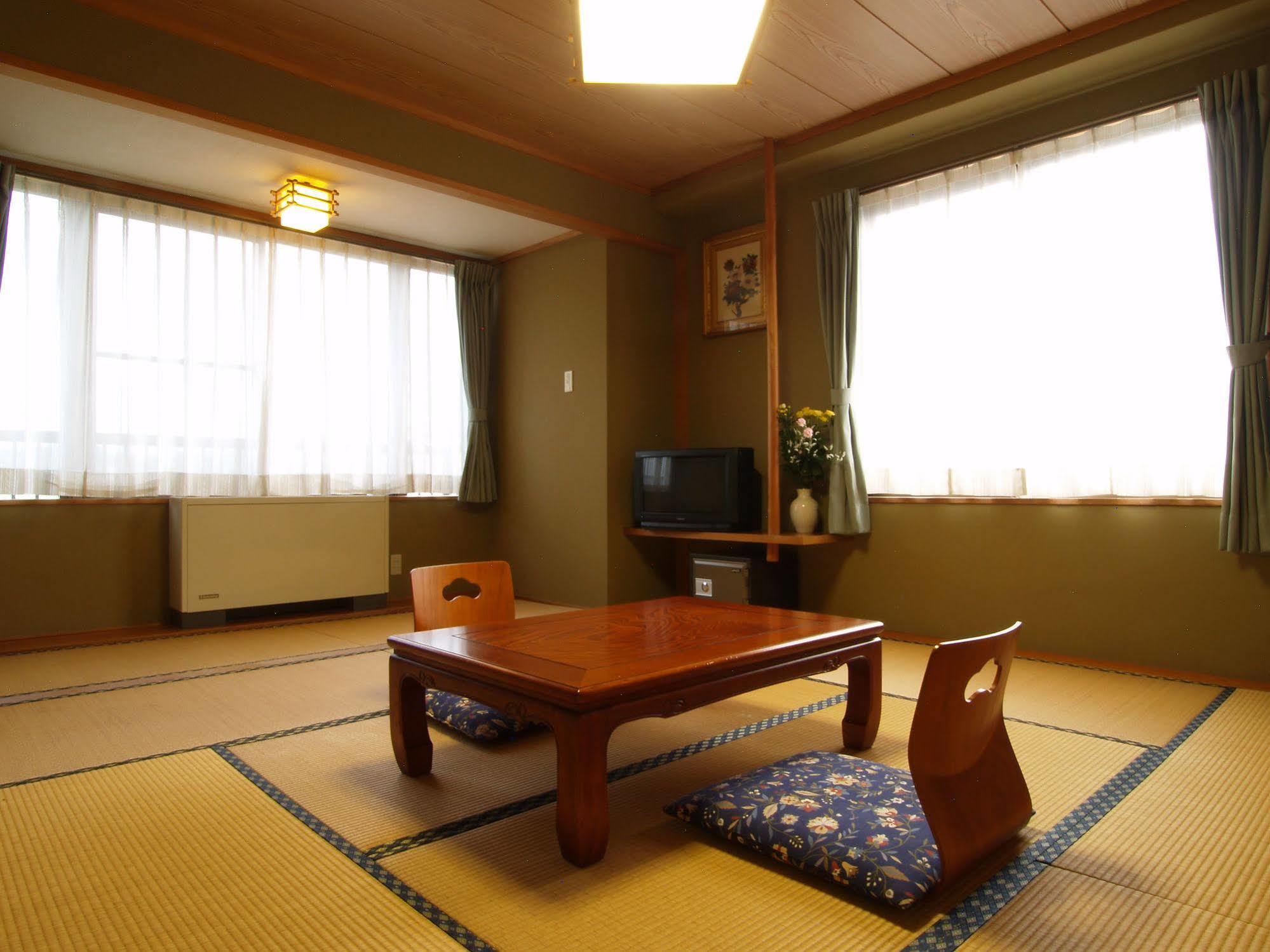 Central Inn Hakuba Zewnętrze zdjęcie