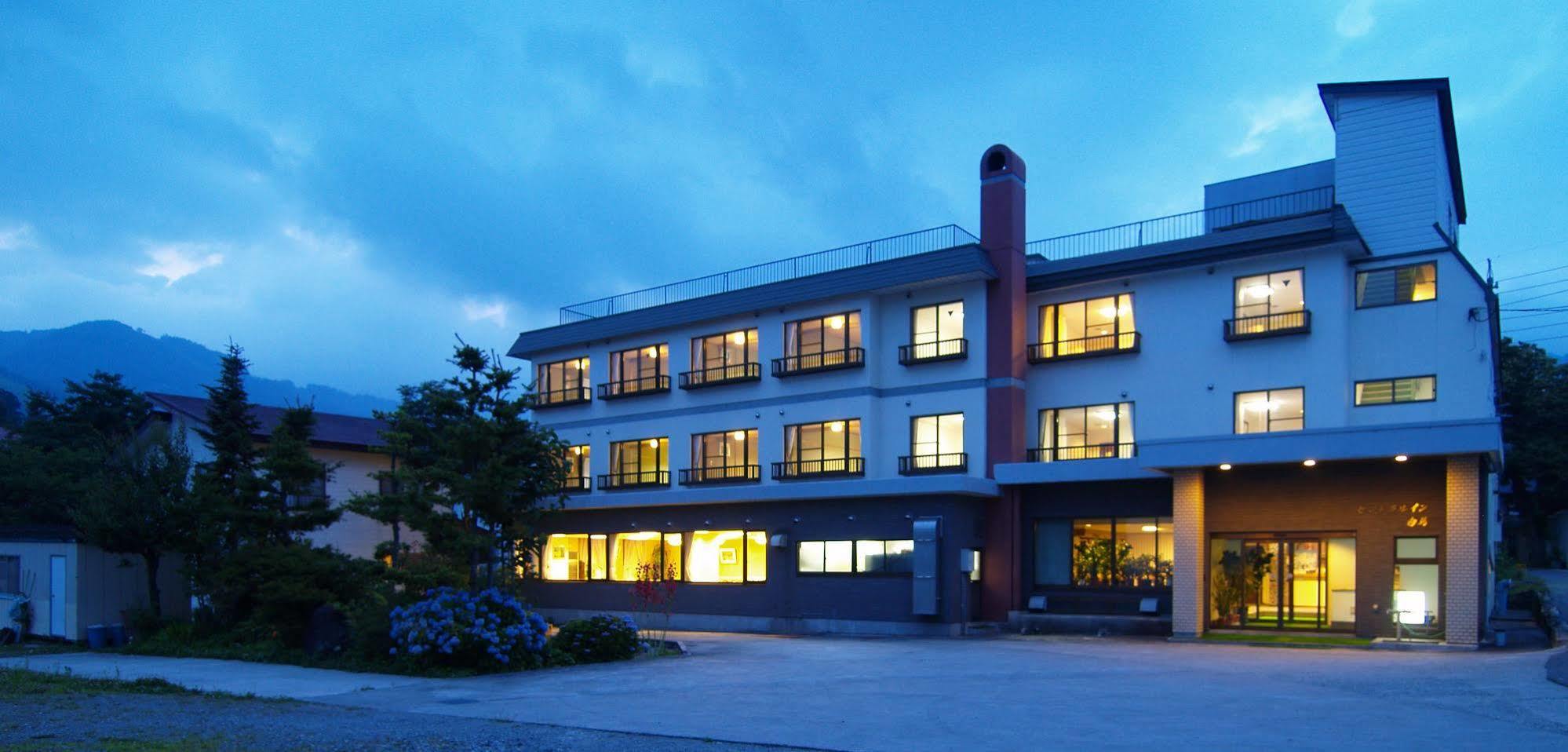 Central Inn Hakuba Zewnętrze zdjęcie