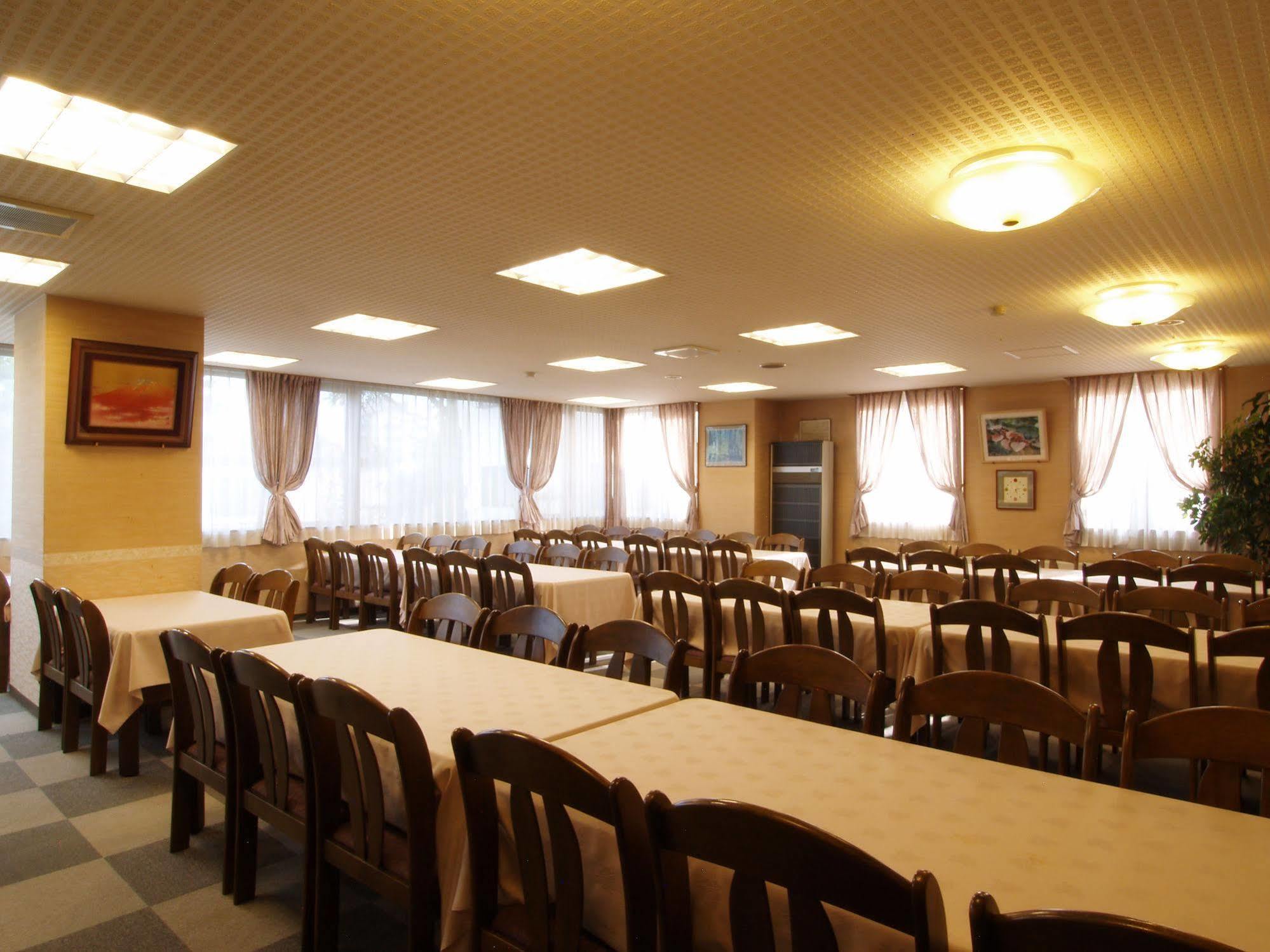 Central Inn Hakuba Zewnętrze zdjęcie